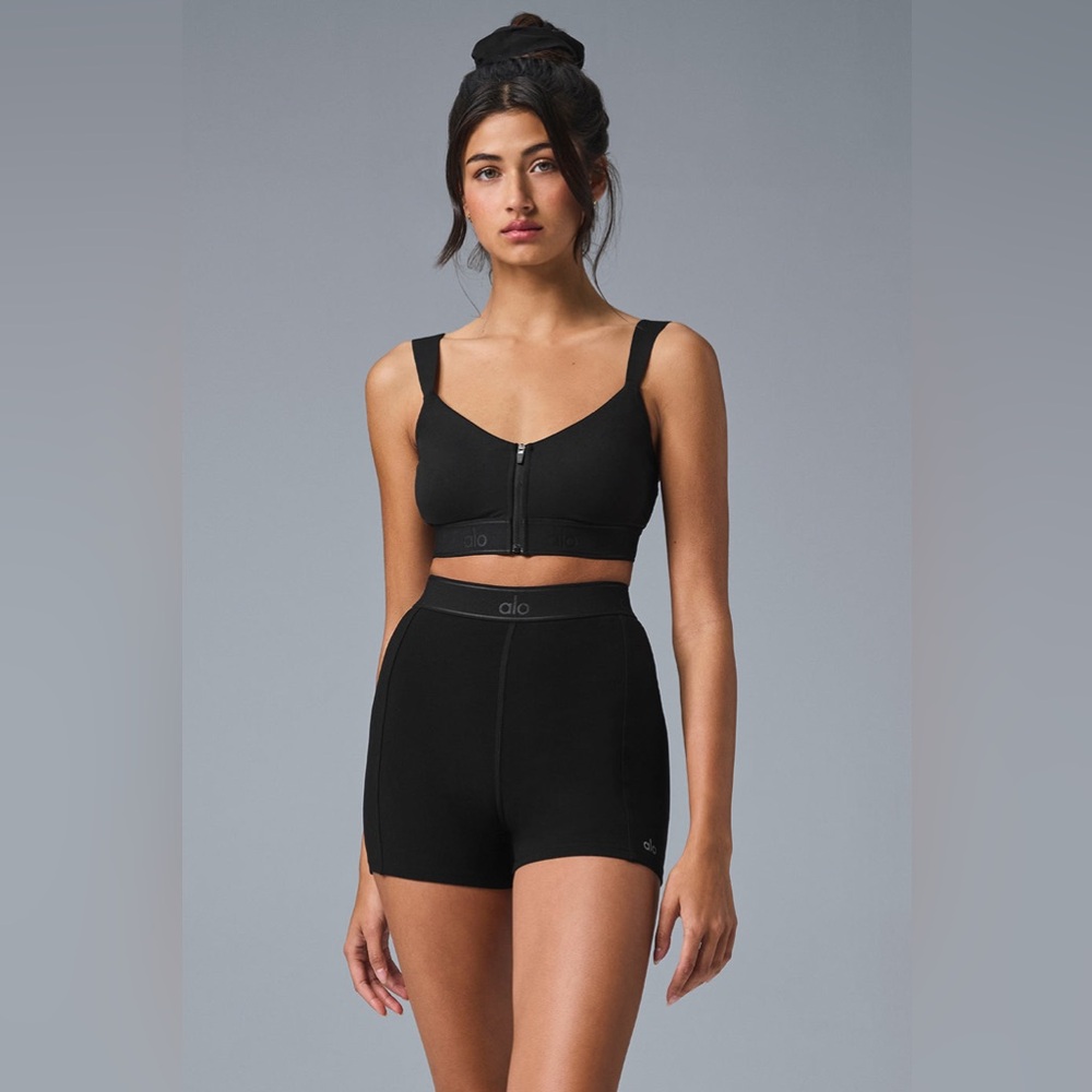 Alo Yoga Alosoft Molded Showcase Bra Size Small Black BNWT